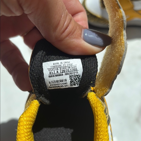 Reebok Kids Tiger Print Yellow and White Shoes size 4 toddler baby Royal Classic - Picture 6 of 8